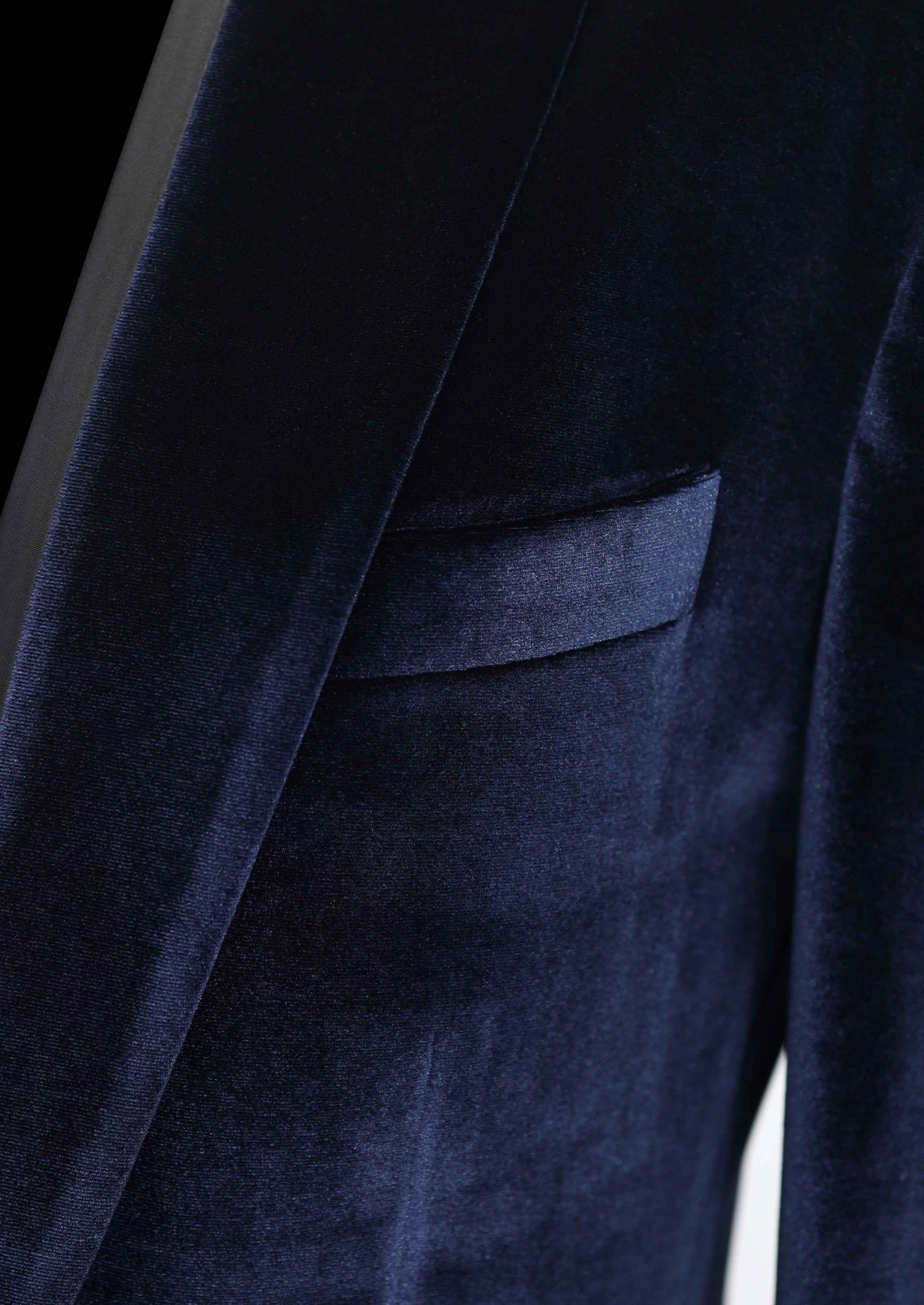 Navy Velvet Tuxedo Blazer with Contrast Lapel