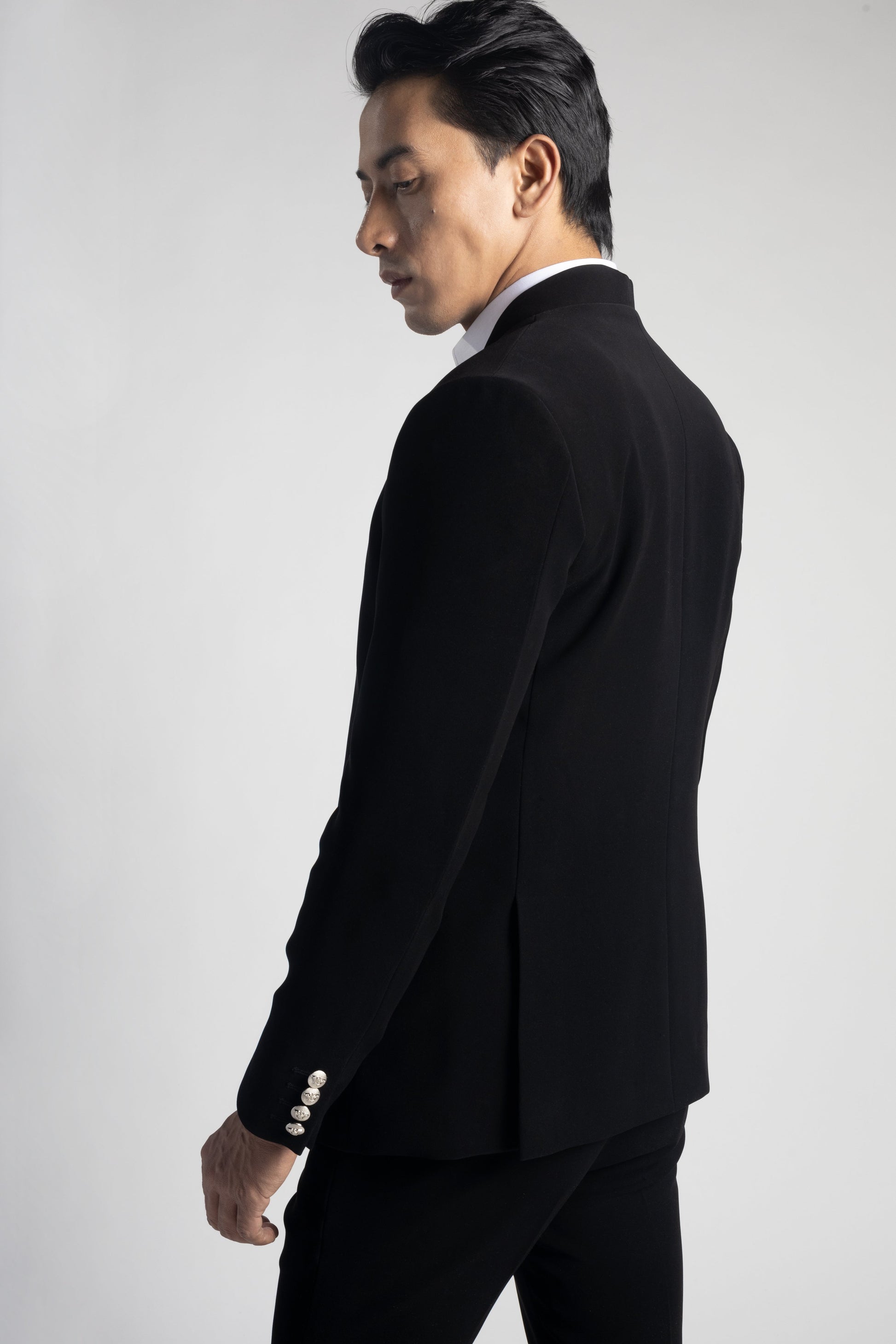 Black Double Breasted Unbuttoned Blazer Suit with Metal Buttons