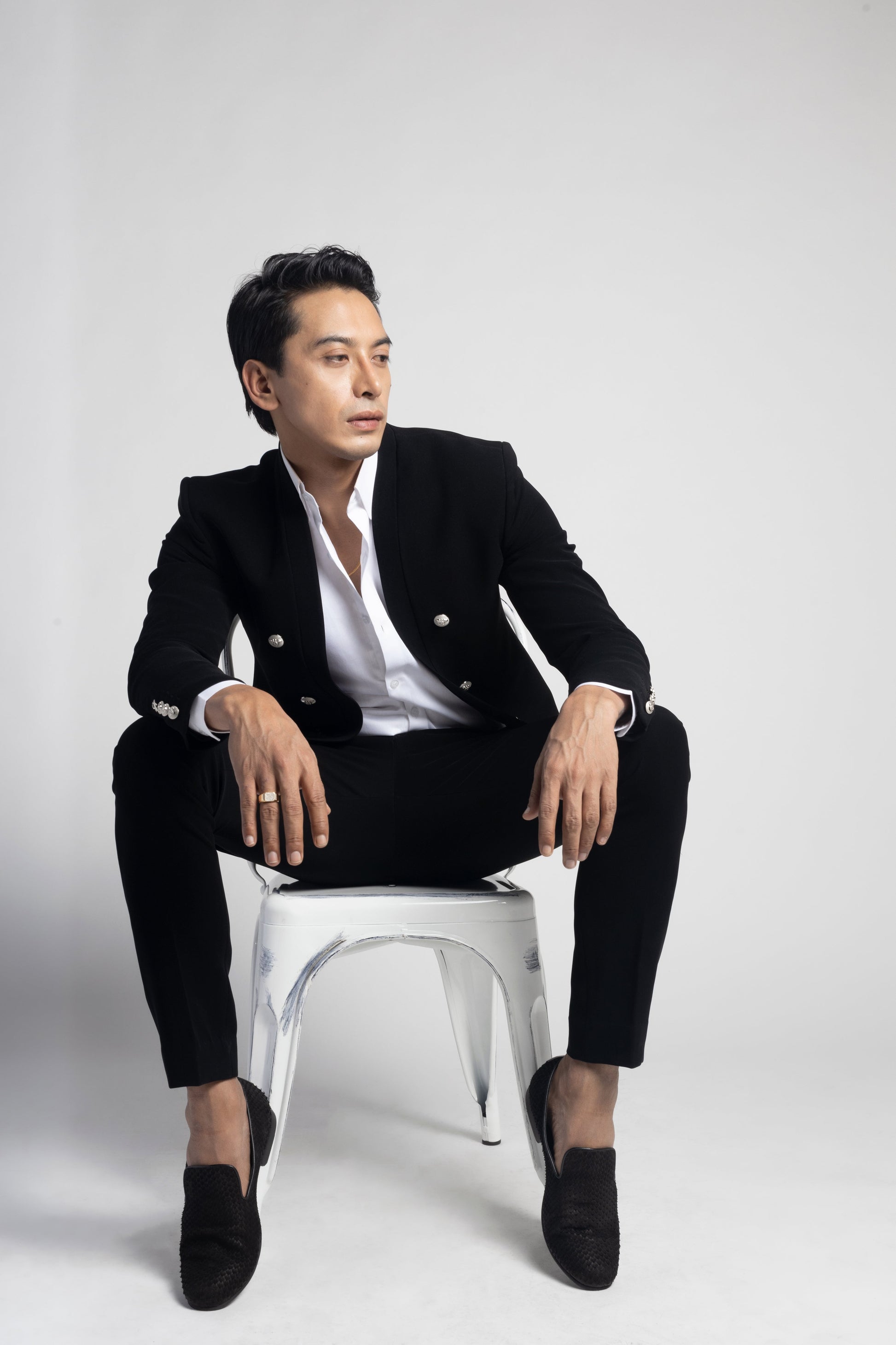 Black Double Breasted Unbuttoned Blazer Suit with Metal Buttons